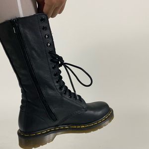 Dr. Marten 1B99 Boot
